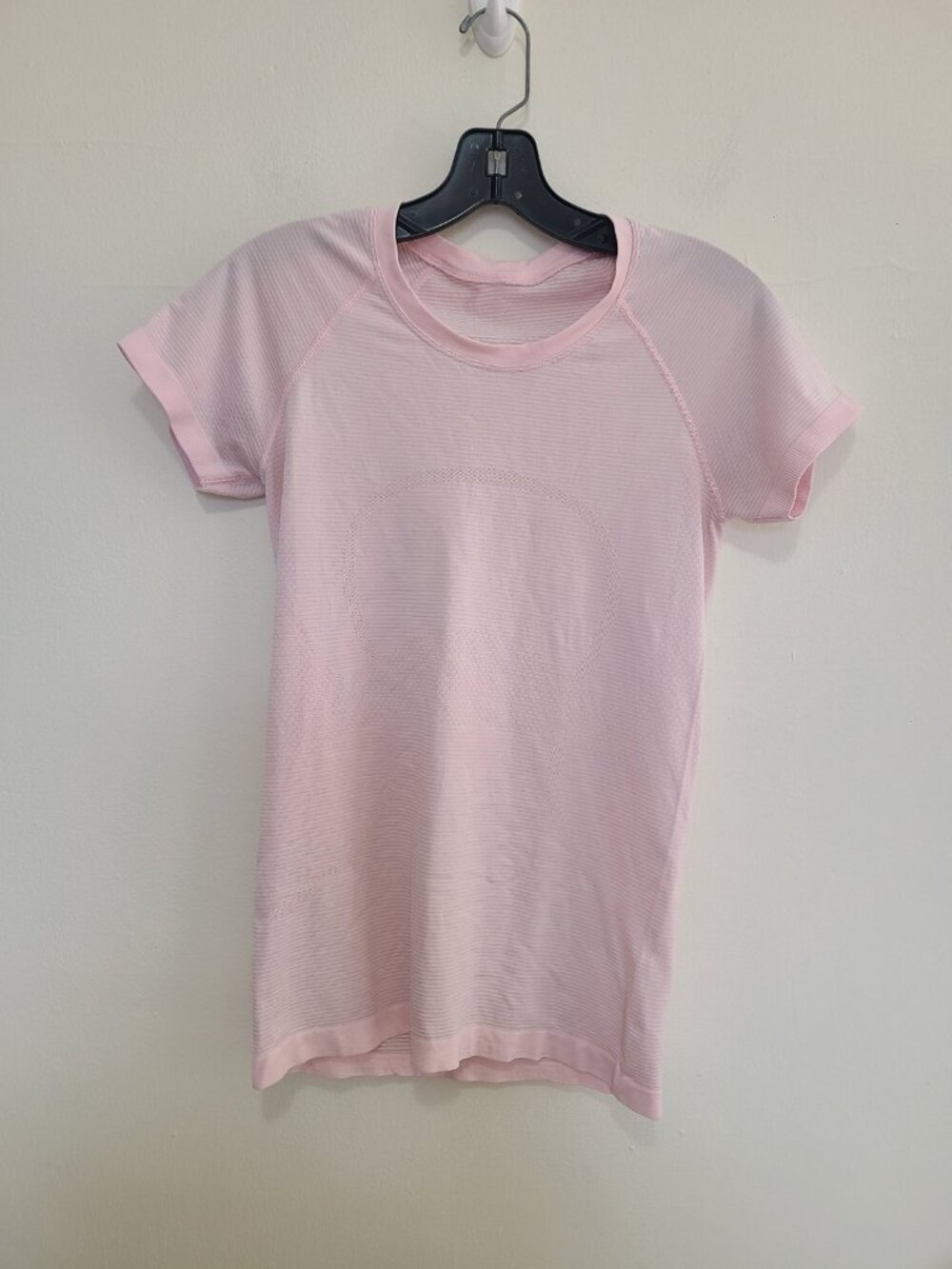 Lululemon Swiftly Tech Short Sleeve 2.0 shirt size 6 Light Pink